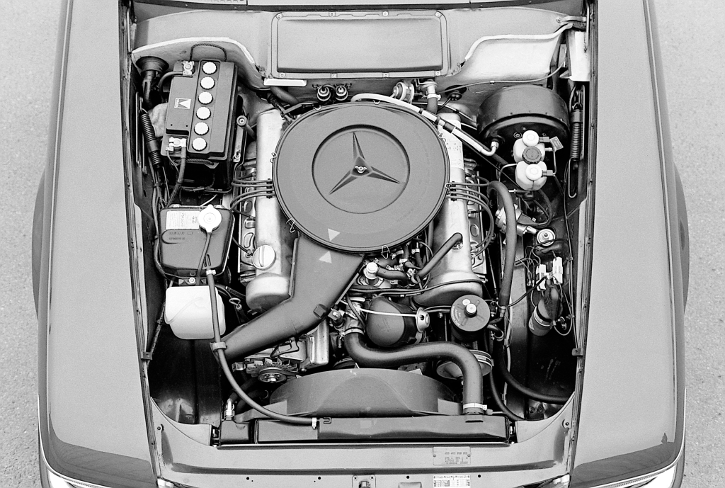 Mercedes 450SL Engine